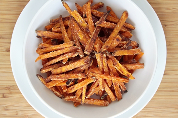 whisk and heels - baked sweet potato fries 